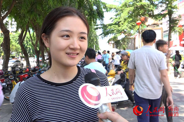 街采：海口市民分享與母親故事 為母親送祝福