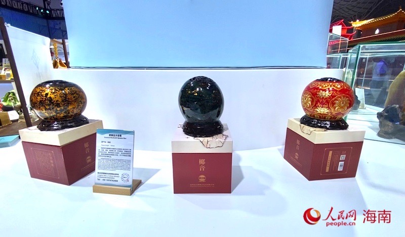 椰雕藍(lán)牙音箱。李浩蓉?cái)z