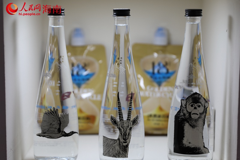 新疆館展出的產(chǎn)品。 人民網(wǎng) 孟凡盛攝