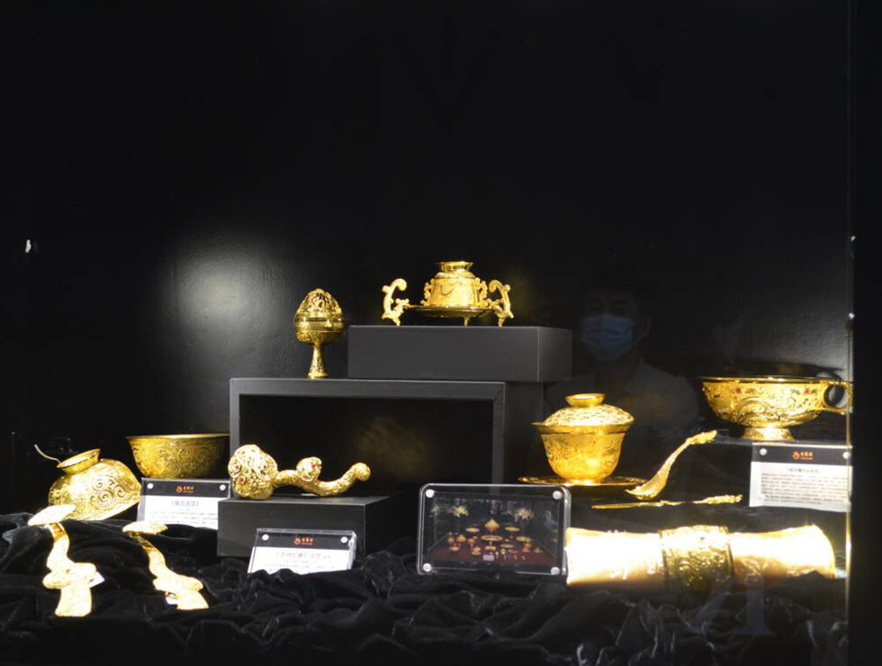 消博會(huì)珠寶展區(qū)內(nèi)的黃金制品。人民網(wǎng) 潘惠文攝