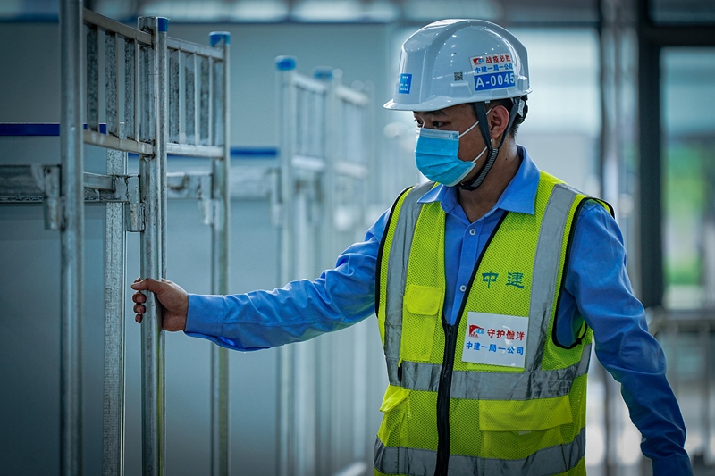 建設(shè)者們加緊施工。梁惠攝