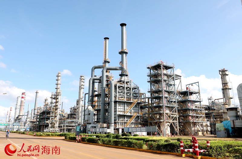 海南煉化廠區(qū)。人民網(wǎng) 符武平攝