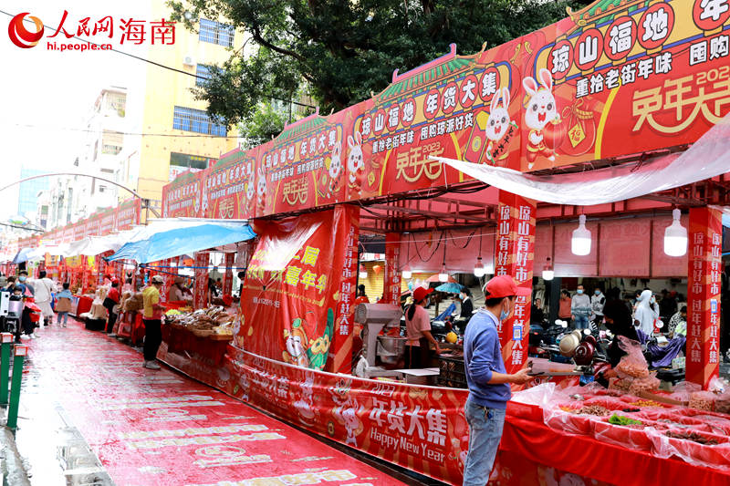 ?？谑协偵絽^(qū)年貨集市。 人民網(wǎng)  孟凡盛攝 