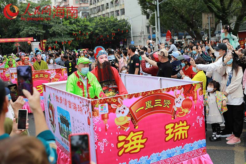 “馬匹”花車方陣。 人民網(wǎng) 孟凡盛攝