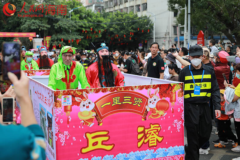 “馬匹”花車方陣。 人民網(wǎng) 孟凡盛攝