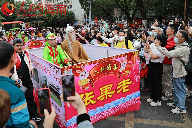 “馬匹”花車方陣。 人民網(wǎng) 孟凡盛攝