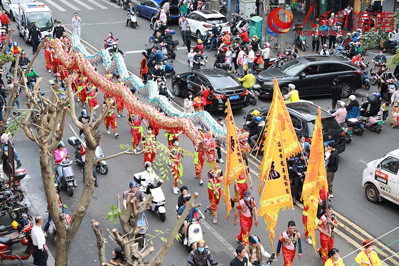 “馬匹”花車方陣。 人民網(wǎng) 孟凡盛攝
