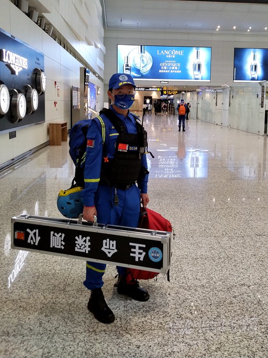 海南藍(lán)天救援隊(duì)第二梯隊(duì)隊(duì)員出發(fā)前往土耳其。海南藍(lán)天救援隊(duì)供圖