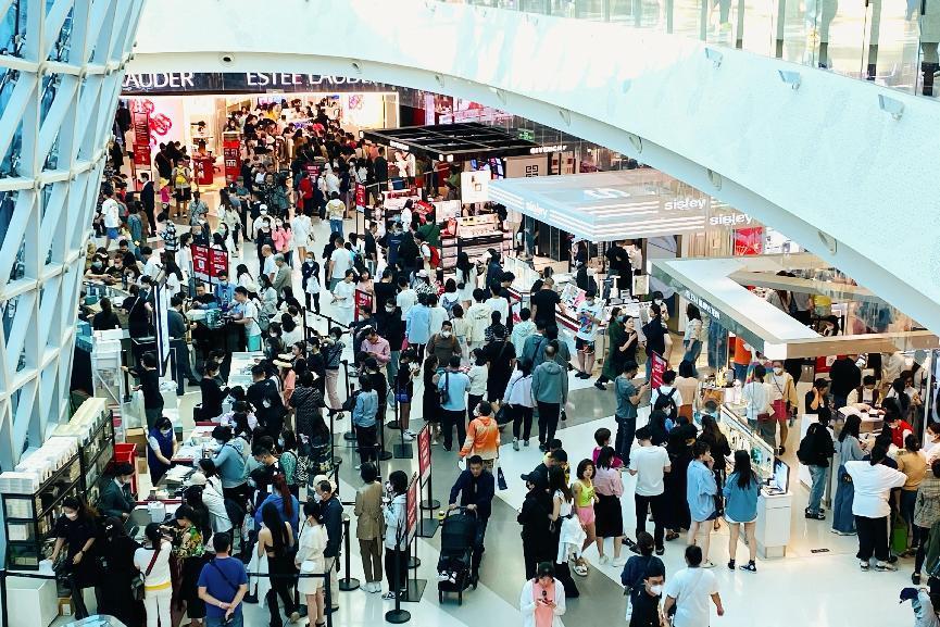 三亞國際免稅城門庭若市。三亞國際免稅城供圖