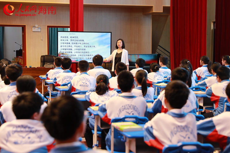 人民智課高級(jí)培訓(xùn)師講課中。 人民網(wǎng) 孟凡盛攝