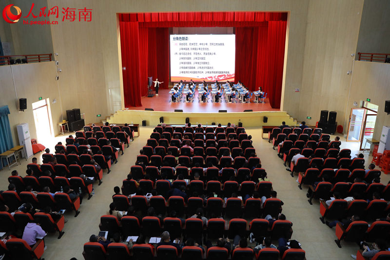 人民智課高級培訓(xùn)師為同學(xué)講課。 人民網(wǎng) 孟凡盛攝