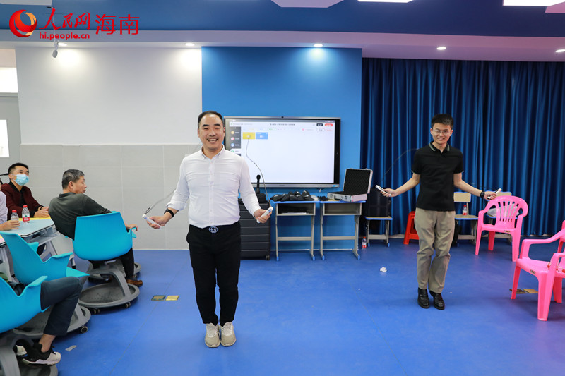 智慧體育團隊現(xiàn)場演示。 人民網(wǎng) 孟凡盛攝