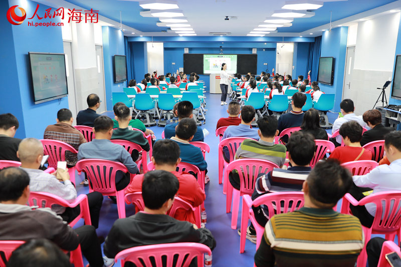 課后服務(wù)示范課現(xiàn)場(chǎng)。 人民網(wǎng) 孟凡盛攝