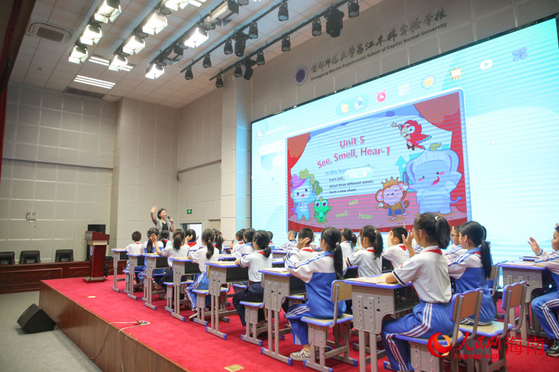 示范課現(xiàn)場(chǎng)。人民網(wǎng) 牛良玉攝