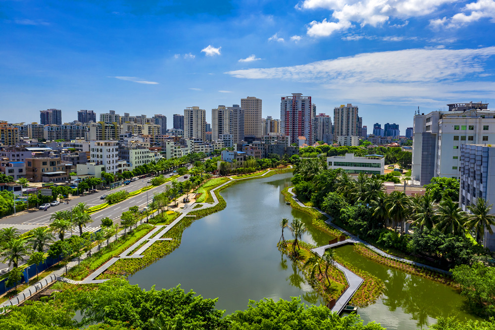 經(jīng)過3年的綜合治理，?？谑忻捞m區(qū)海甸島鴨尾溪公園重煥新顏，于2019年向市民開放。