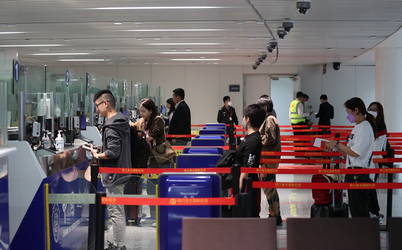 海南恢復(fù)入境免簽政策首日 入境旅客順利通關(guān)