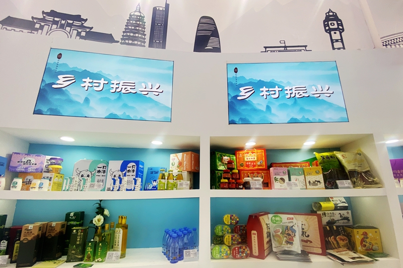 省市區(qū)展館引入了鄉(xiāng)村振興主題，專設(shè)了鄉(xiāng)村振興主題展示區(qū)。人民網(wǎng) 陳海燕攝