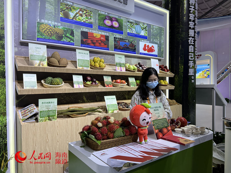 消博會(huì)海南館展出的熱帶水果。李學(xué)山攝