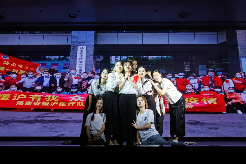 演出現(xiàn)場(chǎng)。海南醫(yī)學(xué)院供圖