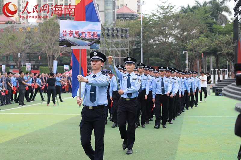 公安局方陣隊(duì)。人民網(wǎng) 孟凡盛攝