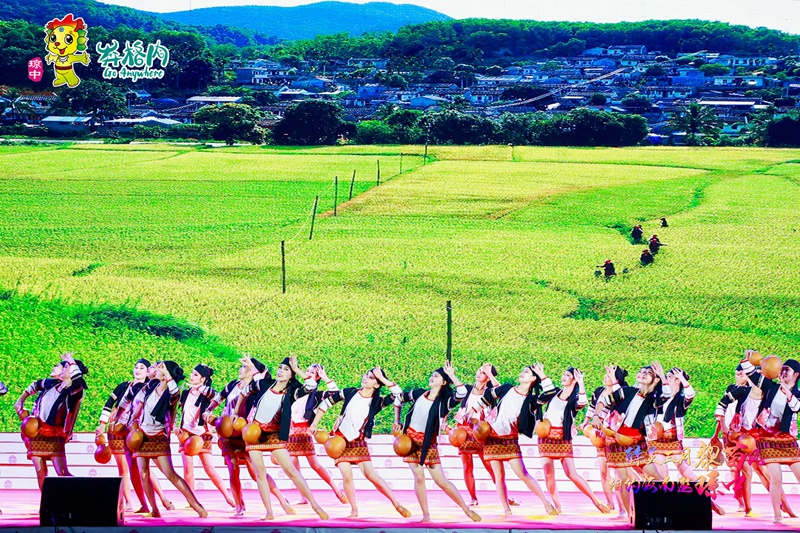 黎族舞蹈：《呀唉·拜勞》（黎語：葫蘆勺·竹水筒）。
