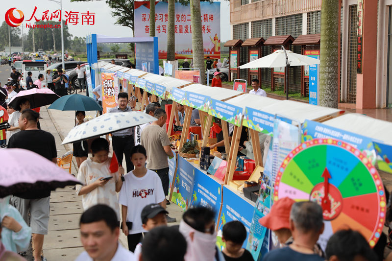旅文產(chǎn)品集市。 人民網(wǎng) 孟凡盛攝