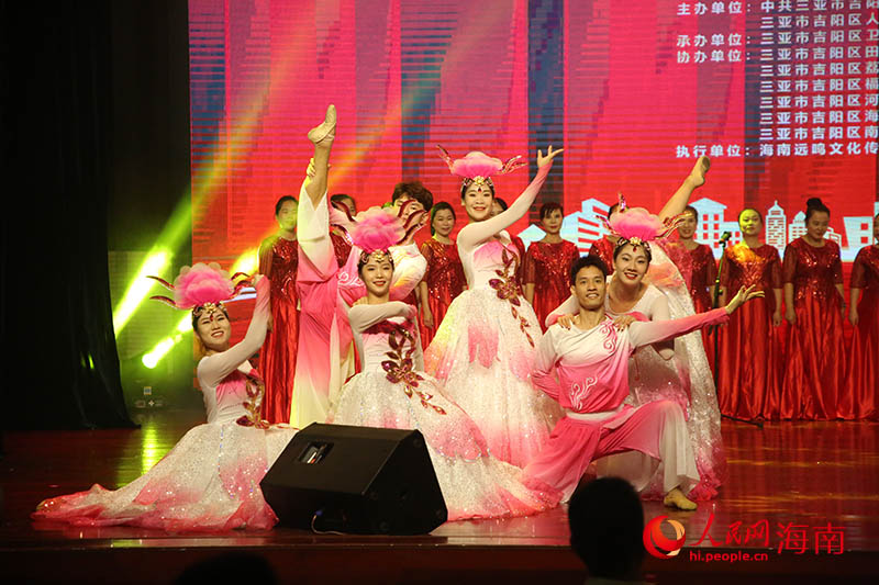 現(xiàn)場精彩的節(jié)目表演。人民網(wǎng) 牛良玉攝