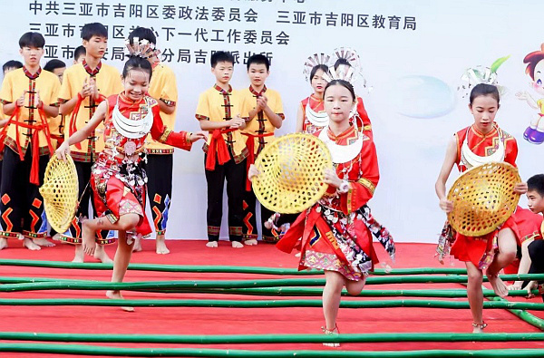 三亞市吉陽區(qū)“護苗”專項行動關愛未成年人主題宣傳活動在三亞市吉陽區(qū)六道大社區(qū)舉行。共青團三亞市吉陽區(qū)委供圖