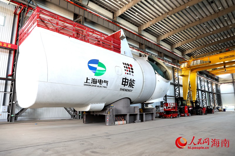 4.儋州洋浦首臺(tái)本地制造的風(fēng)電主機(jī)設(shè)備。人民網(wǎng)記者 符武平攝