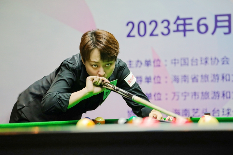 參賽選手陳思明正在比賽。