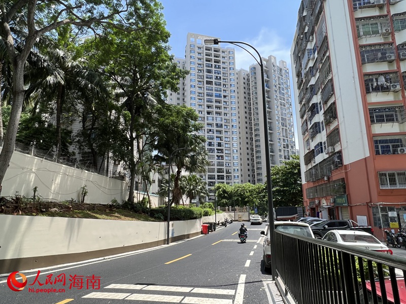 改造后面貌一新的金秀路（北端）。人民網(wǎng)記者 李學(xué)山攝
