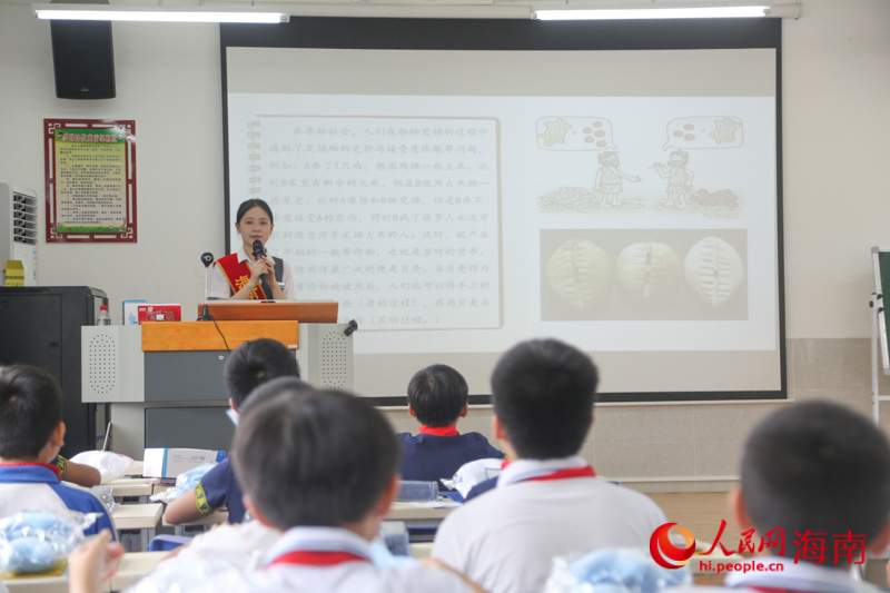 金融知識(shí)小課堂現(xiàn)場。人民網(wǎng) 牛良玉攝