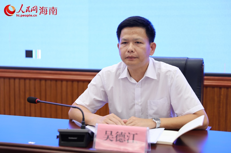 瓊中黎族苗族自治縣旅游和文化廣電體育局黨組書記、局長吳德江。 人民網(wǎng)記者 孟凡盛攝