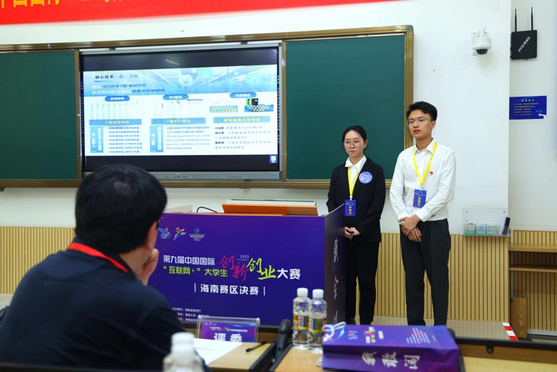 評委與選手進(jìn)行現(xiàn)場問答。主辦方供圖