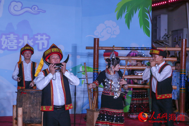 黎族器樂合奏表演現(xiàn)場。人民網(wǎng) 牛良玉攝