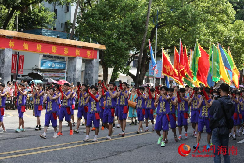 歡樂大巡游活動現(xiàn)場。人民網(wǎng) 牛良玉攝