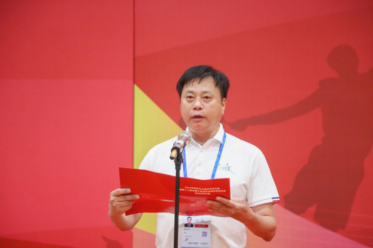 三亞市人民政府副市長、第十二屆全國少數(shù)民族傳統(tǒng)體育運動會執(zhí)行工作委員會副主任兼秘書長張長豐致歡迎詞。人民網(wǎng) 牛良玉攝