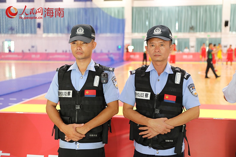 安保組在場內(nèi)執(zhí)勤。 人民網(wǎng)記者 孟凡盛攝