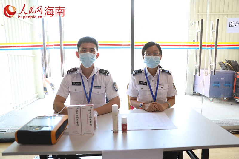 醫(yī)療組在場內就位。 人民網記者 孟凡盛攝