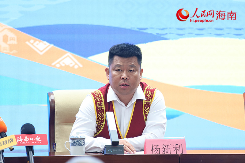 海南省第七屆民族運(yùn)動(dòng)會(huì)組委會(huì)委員、省旅游和文化廣電體育廳副廳長(zhǎng)楊新利介紹有關(guān)情況。人民網(wǎng) 牛良玉攝