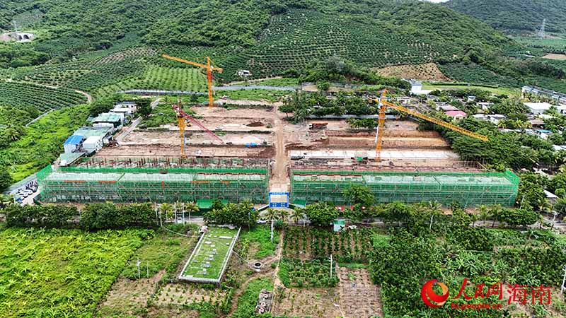 布山湖畔共享農(nóng)莊項目施工現(xiàn)場。人民網(wǎng)記者 牛良玉攝