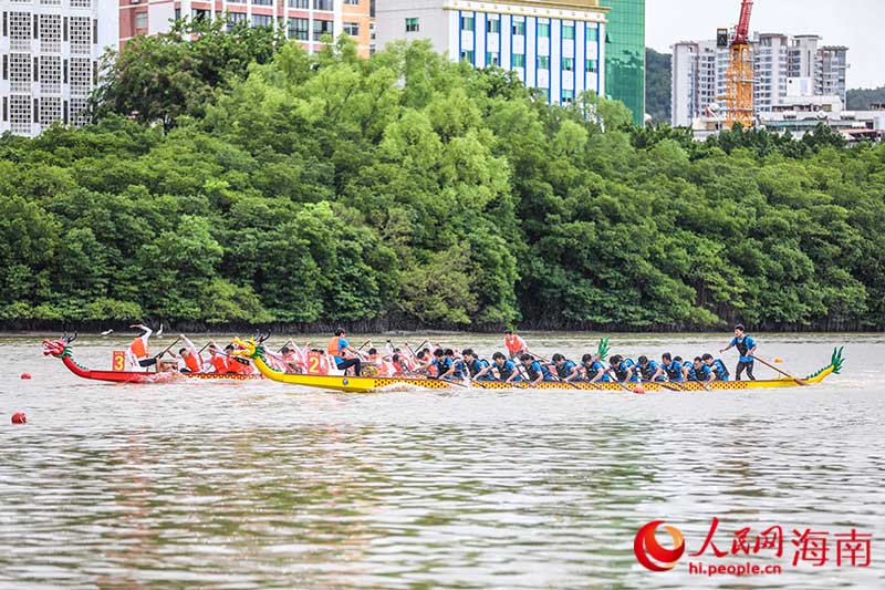 龍舟測試賽比賽現(xiàn)場。人民網(wǎng)記者 牛良玉攝