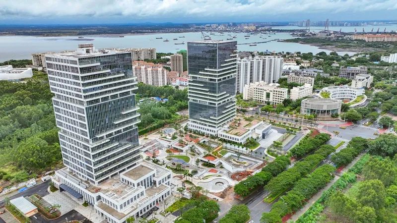 洋浦國際航運大廈。截至目前，已有近100家企業(yè)入駐。陳元才攝