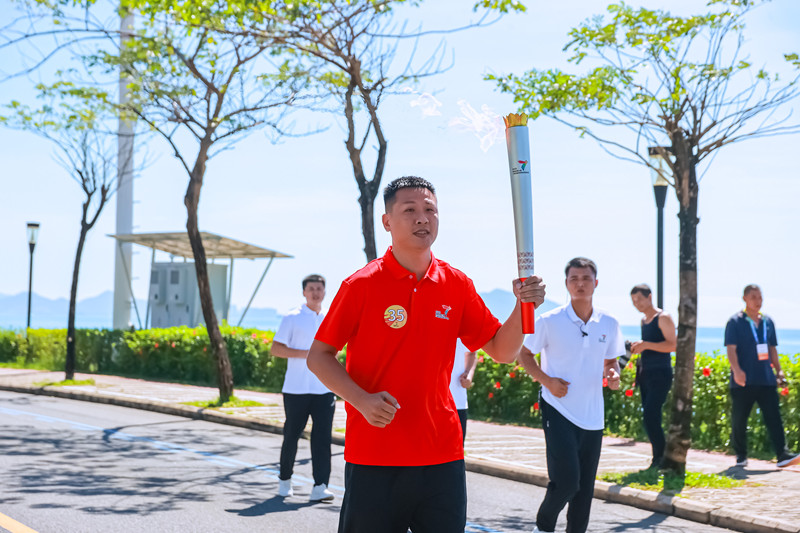 火炬手盧京。省七屆民族運(yùn)動會執(zhí)委會供圖