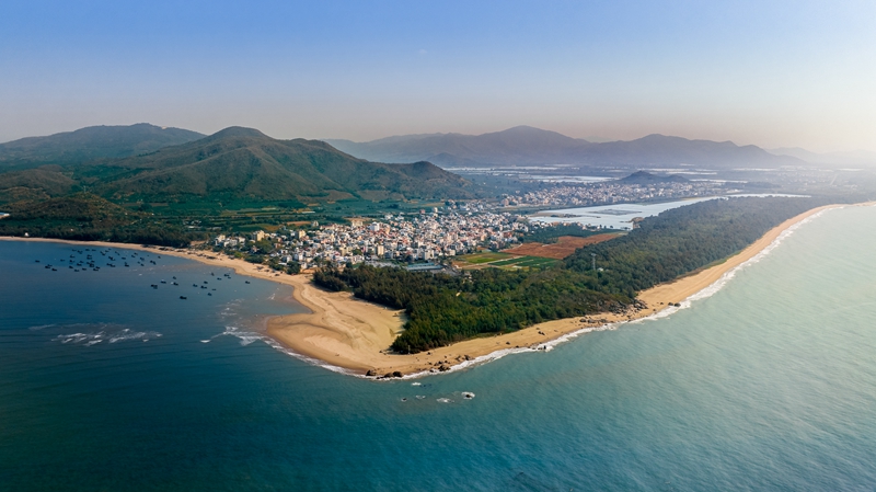 三亞崖州區(qū)全力呵護綠水青山不放松。崖州區(qū)委宣傳部供圖
