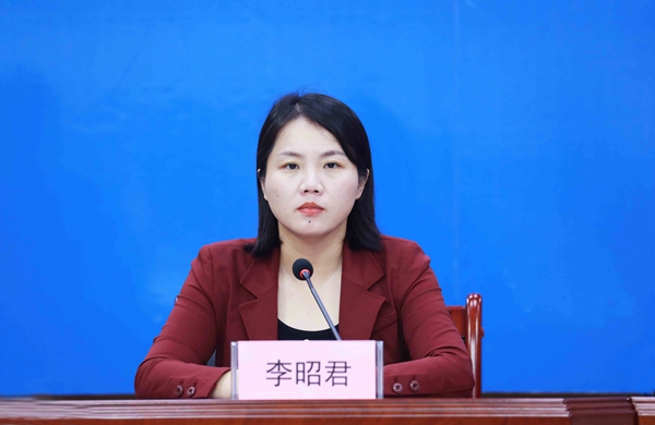 臨高縣委常委、副縣長(zhǎng)李昭君
