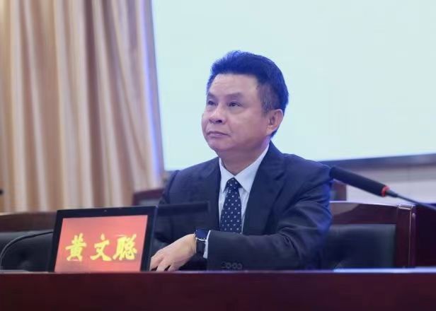 樂東縣長黃文聰在新聞發(fā)布會上介紹樂東農業(yè)高質量發(fā)展情況