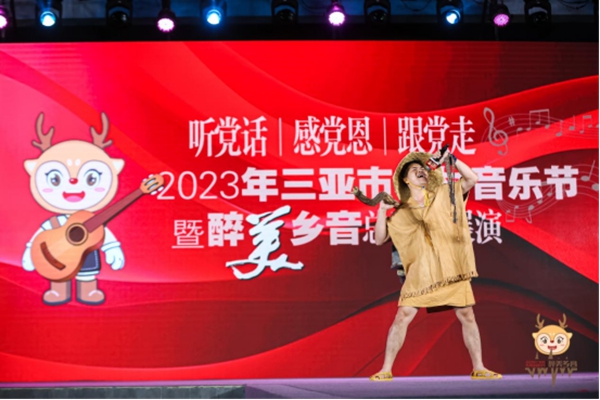 第一名獲得者麥昌崛演唱原創(chuàng)黎族民歌《奧務(wù)農(nóng)》。