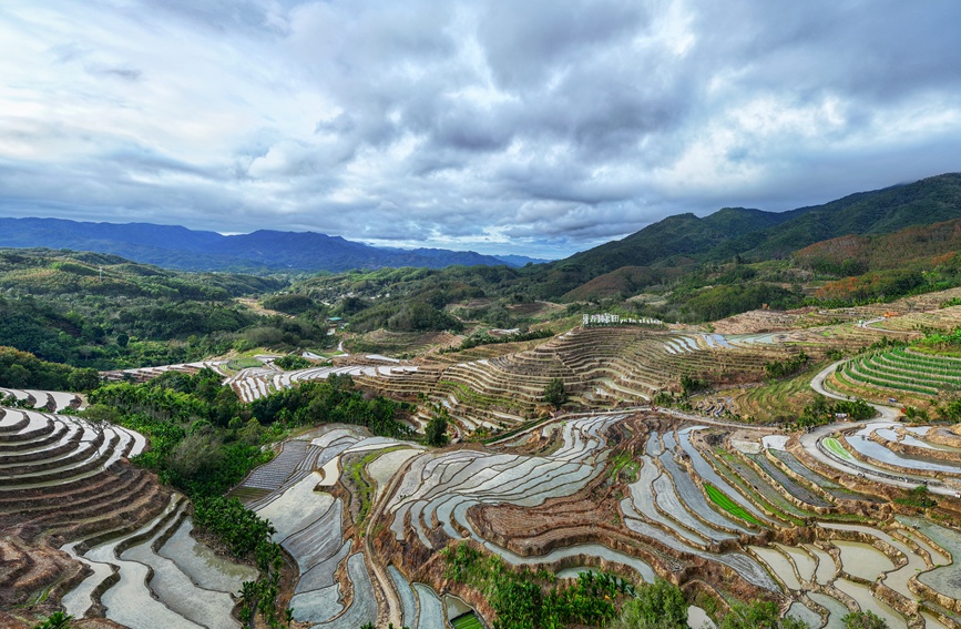 牙胡梯田，全年皆景，每年吸引著眾多游客前來觀賞和旅游。孟志軍攝