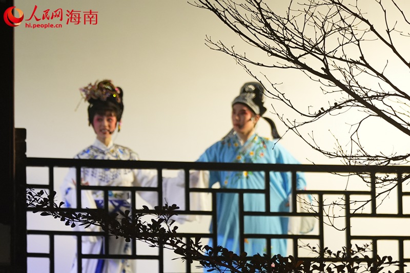 正月十五，在?？诃偵絽^(qū)上演“瓊劇鬧新春”活動(dòng)。 人民網(wǎng)記者 孟凡盛攝